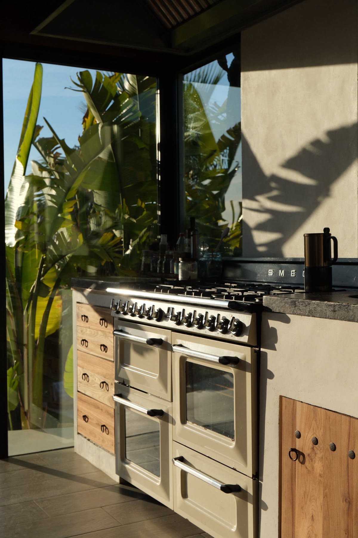 The chef's kitchen, opening onto the terrace